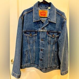 Classic Levi’s trucker jacket